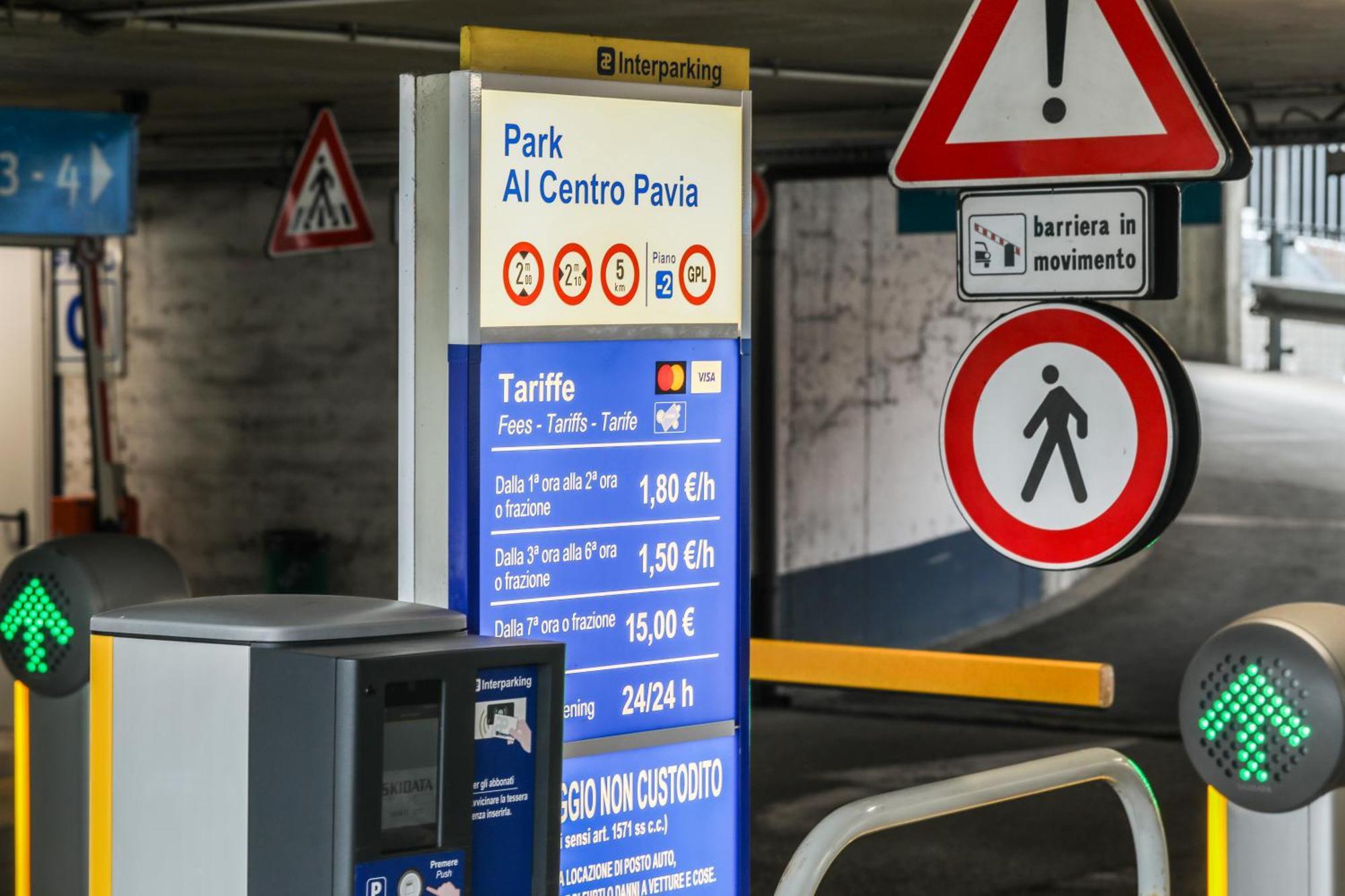 Suite Angolo Alla Stazione - Appartamento Con Terrazzo Panoramico بافيا المظهر الخارجي الصورة